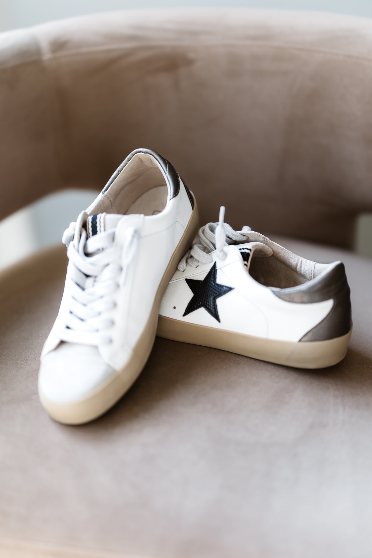 ShuShop: Paula Sneaker - Black Lizard