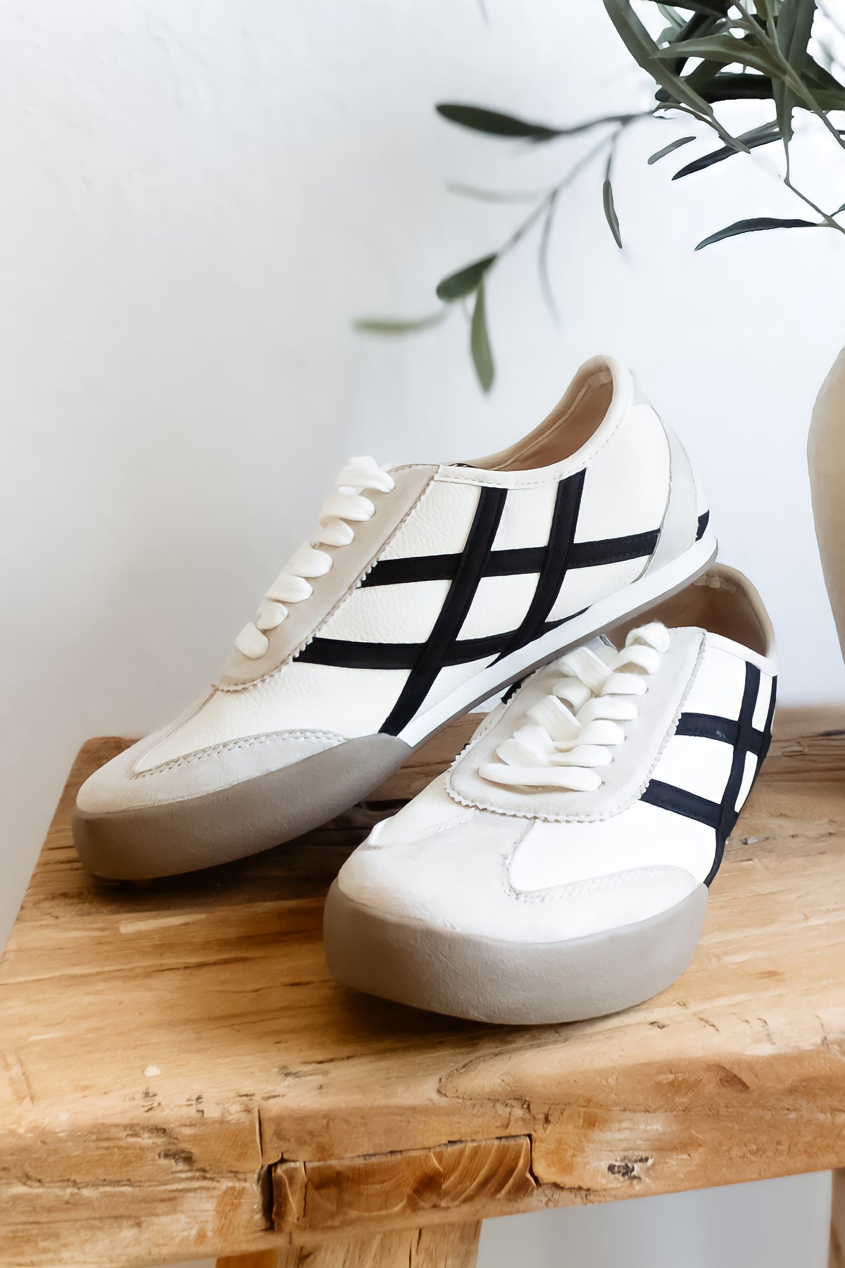 ShuShop: Polly Sneaker - Off White