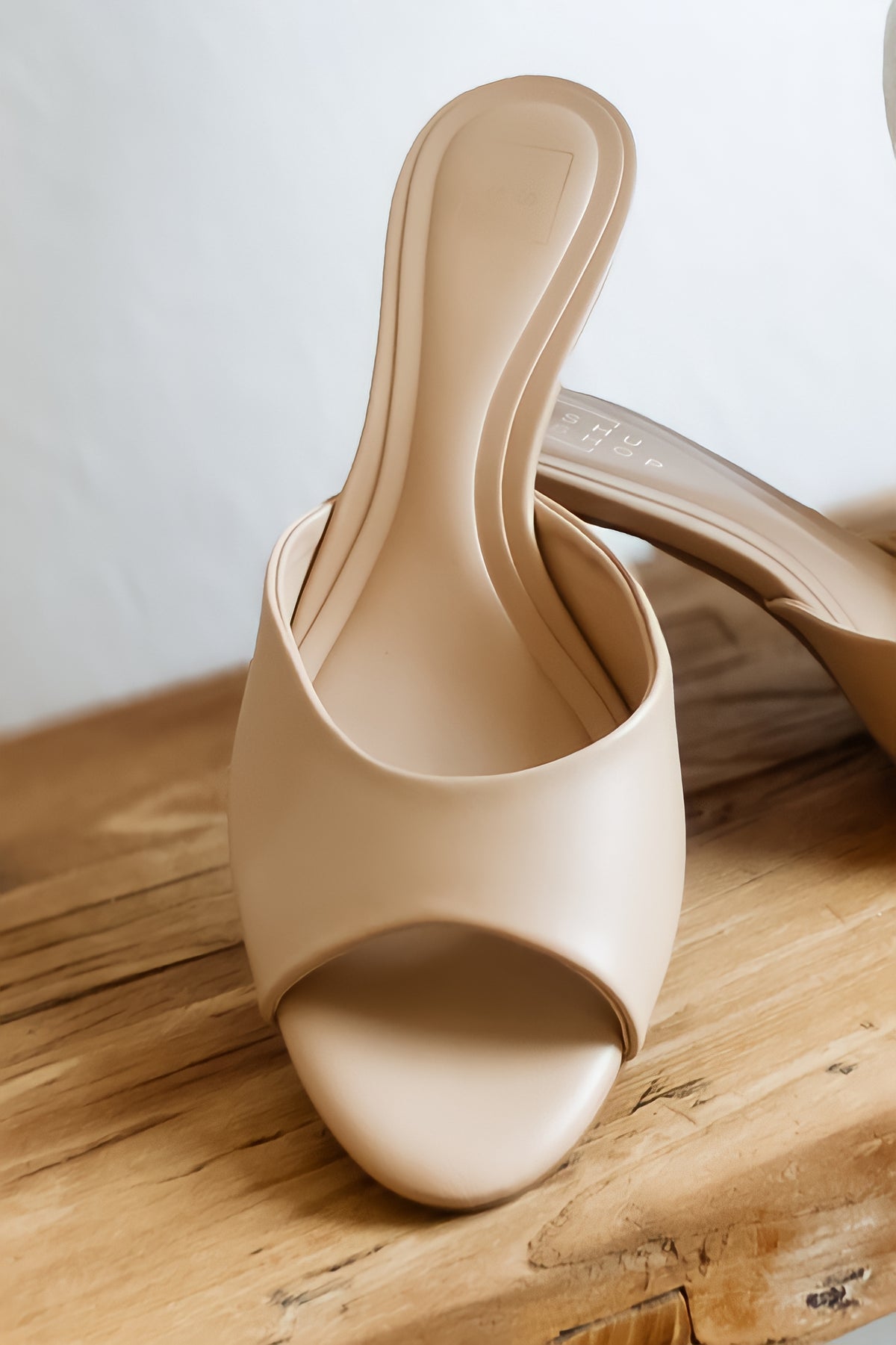 ShuShop: Elaine Heel - Nude