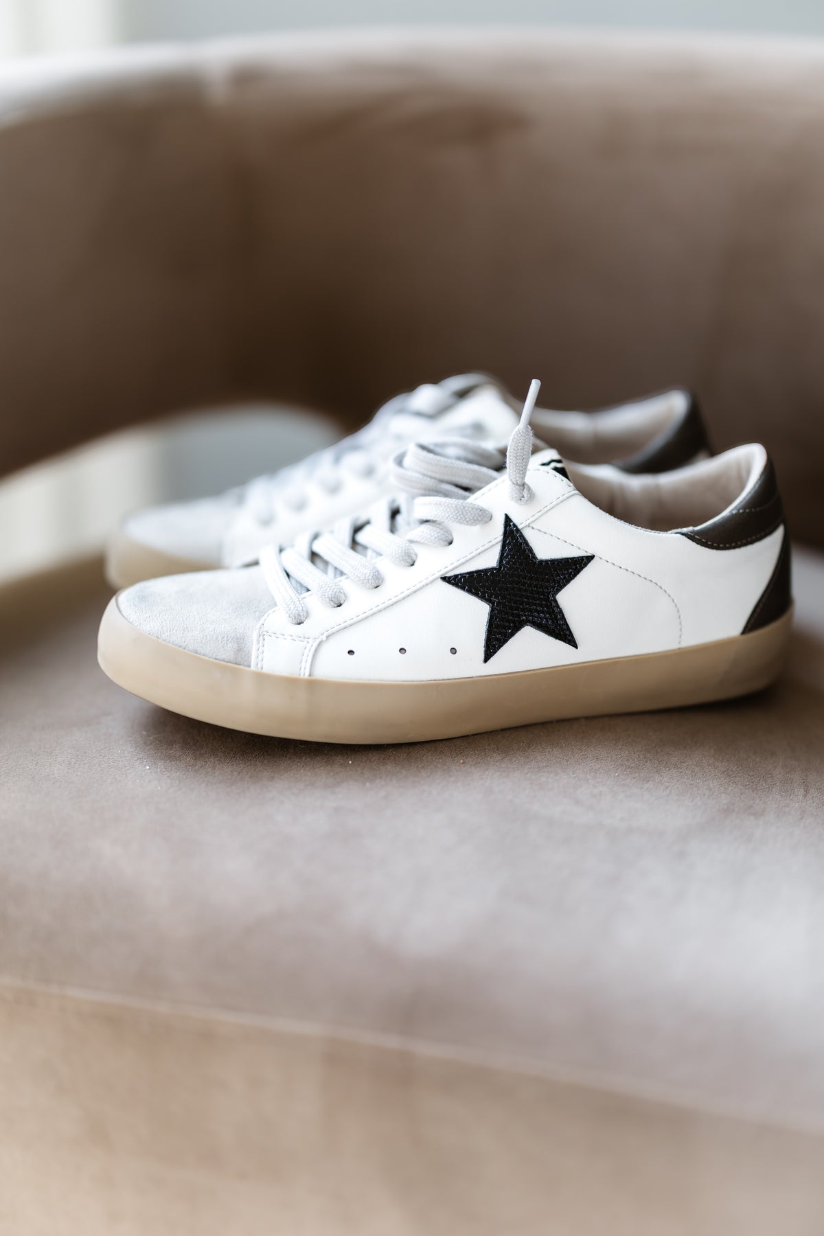 ShuShop: Paula Sneaker - Black Lizard