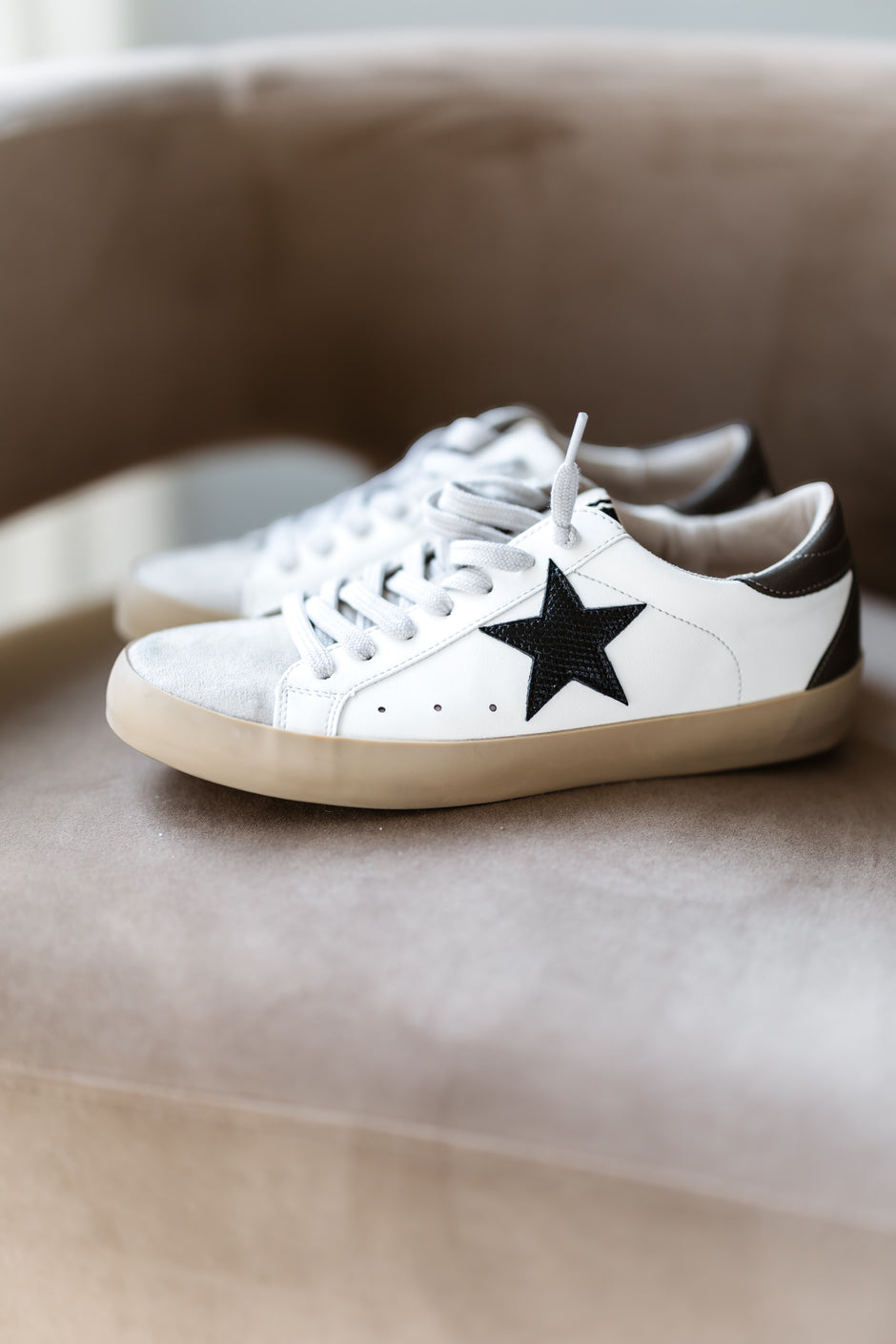 ShuShop: Paula Sneaker - Black Lizard