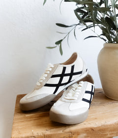 ShuShop: Polly Sneaker - Off White