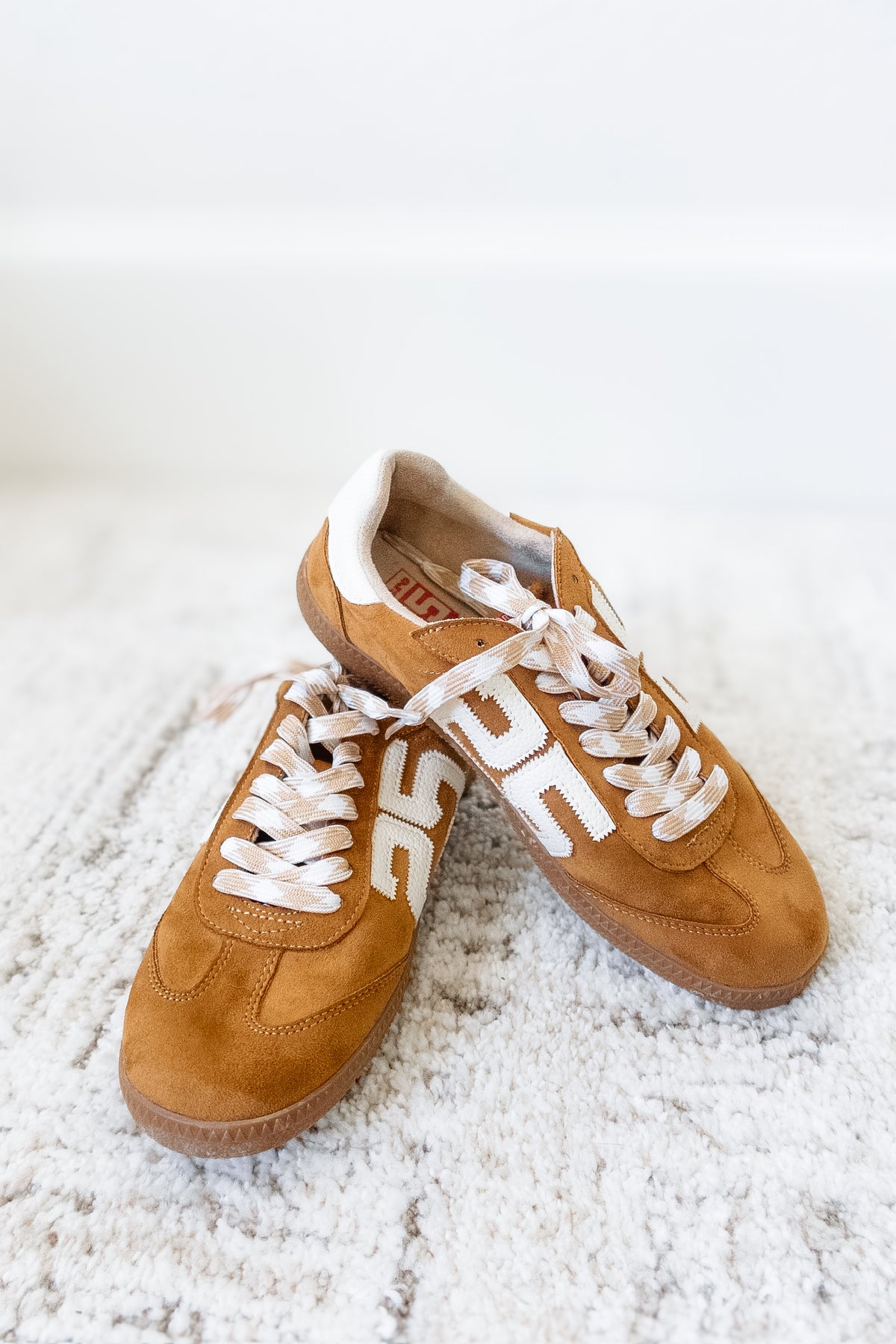 ShuShop: Retro 25 Sneaker - Tan
