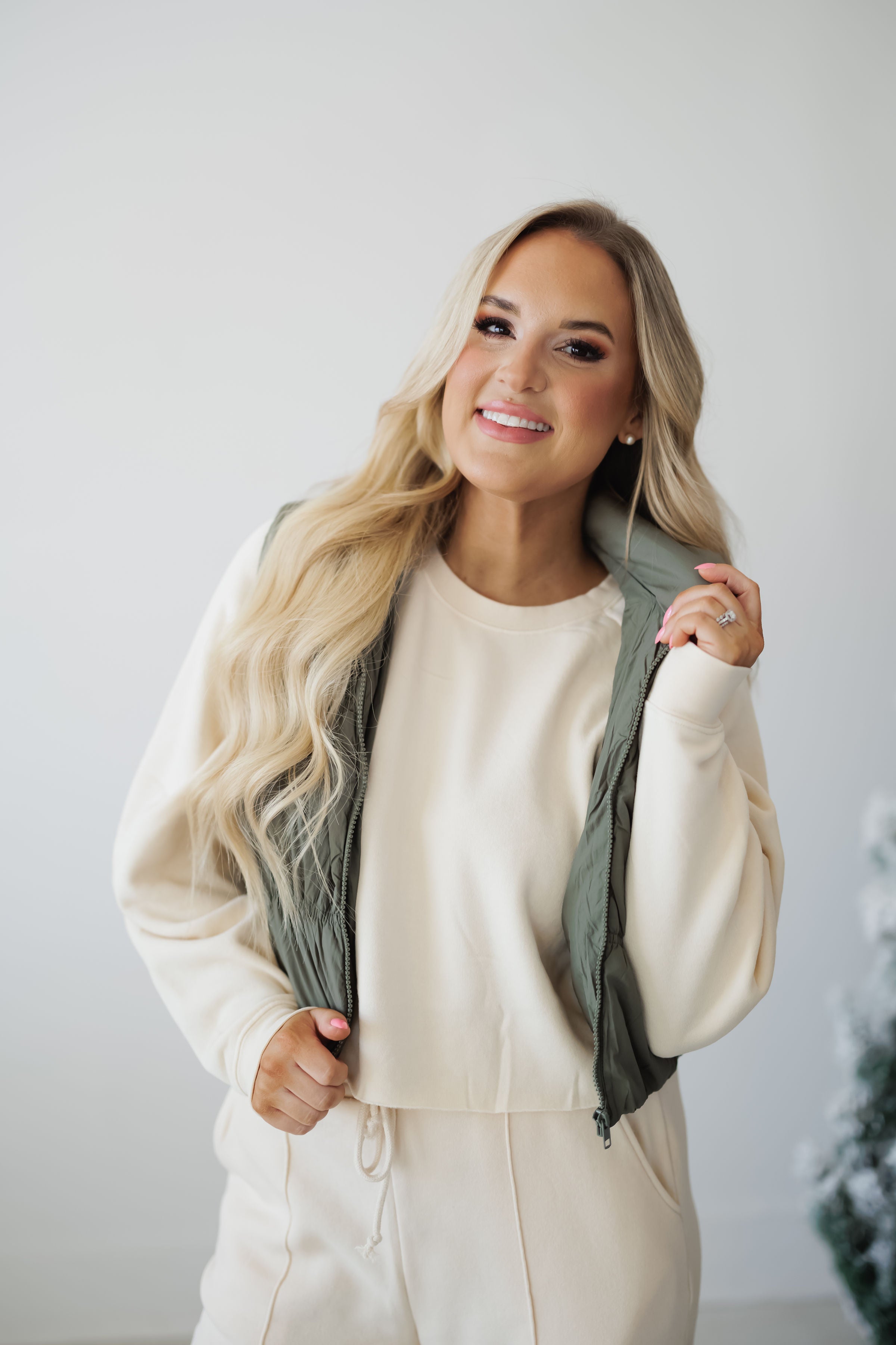 Bridgette Cropped Puffer Vest-Olive