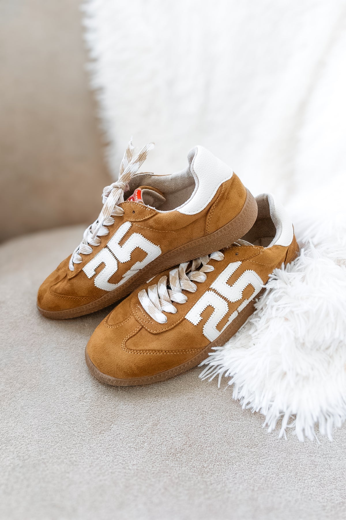 ShuShop: Retro 25 Sneaker - Tan