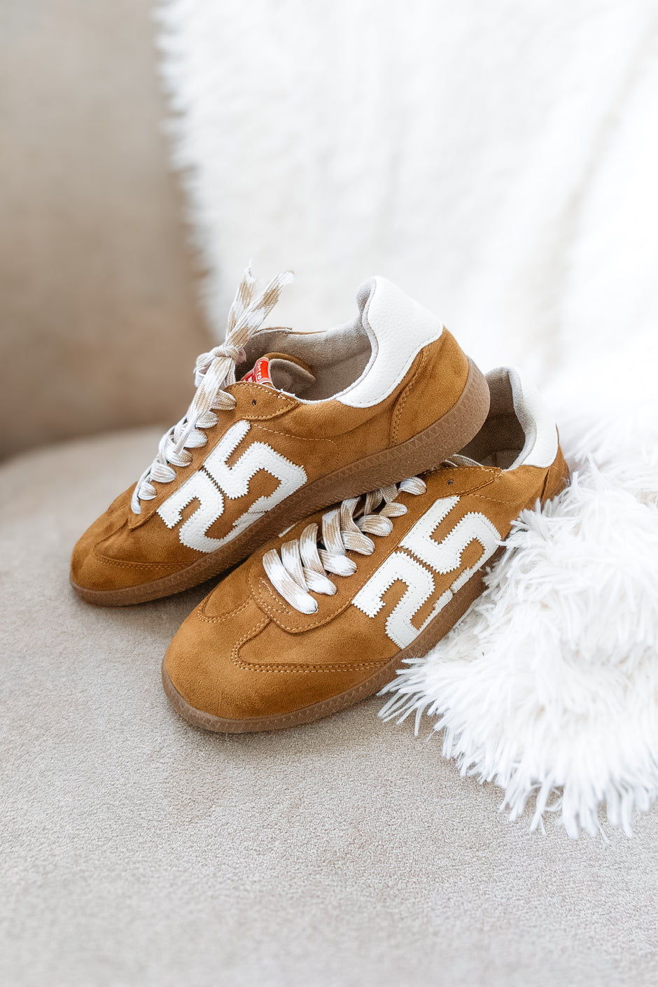 ShuShop: Retro 25 Sneaker - Tan