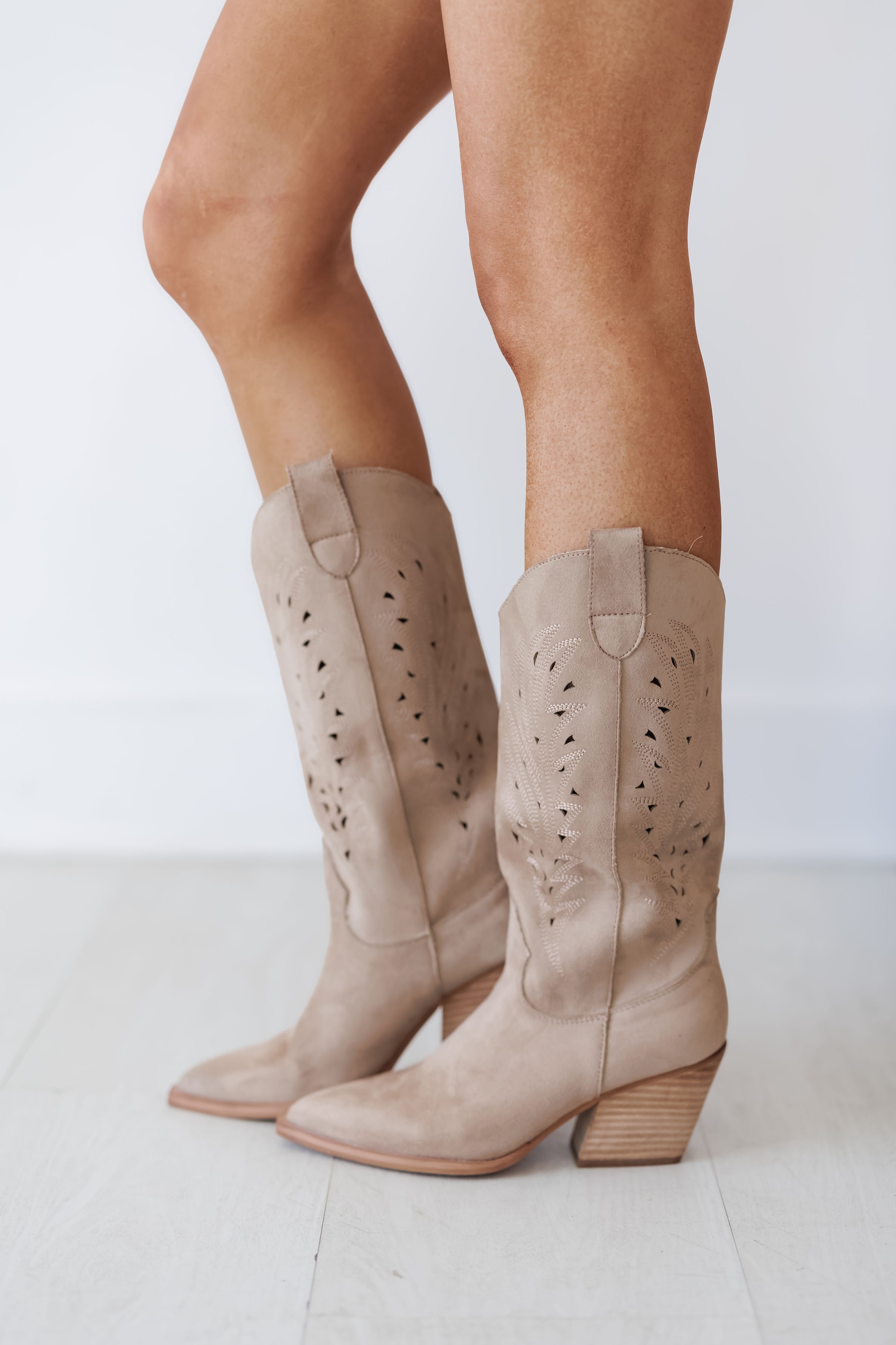 Mi.iM: Olivia Western Boots - Beige