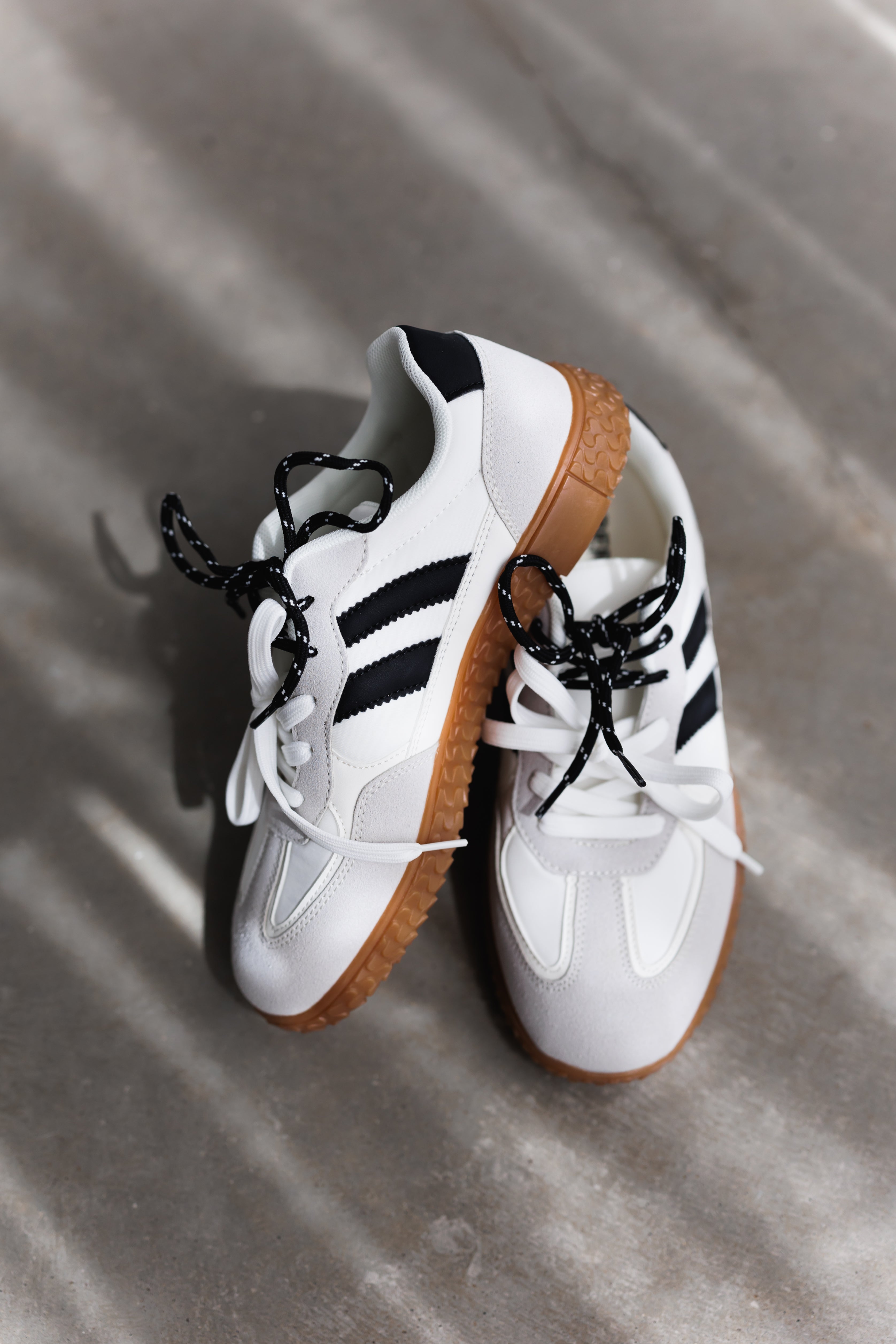 Blakely Sneaker-Beige/Black