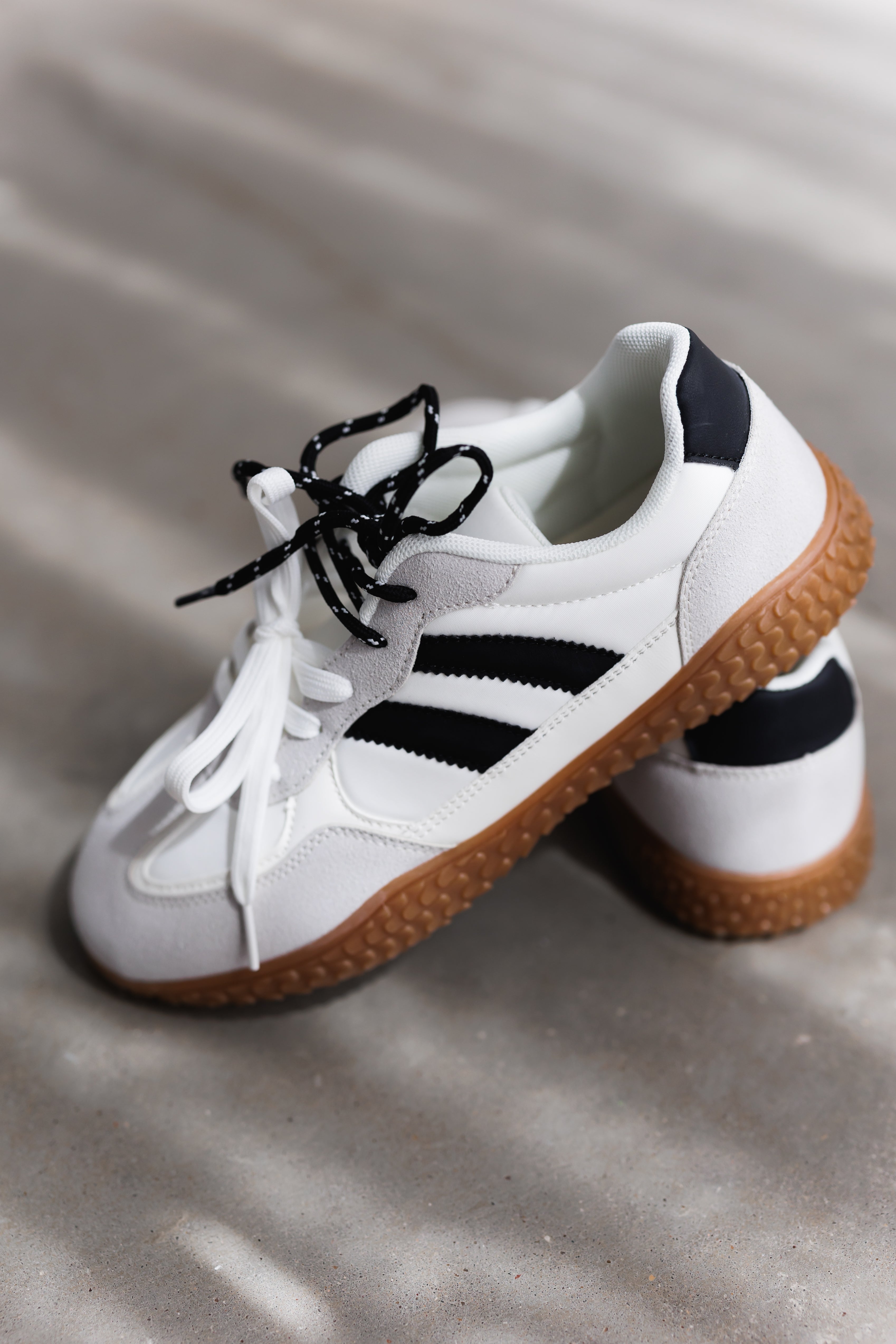Blakely Sneaker-Beige/Black