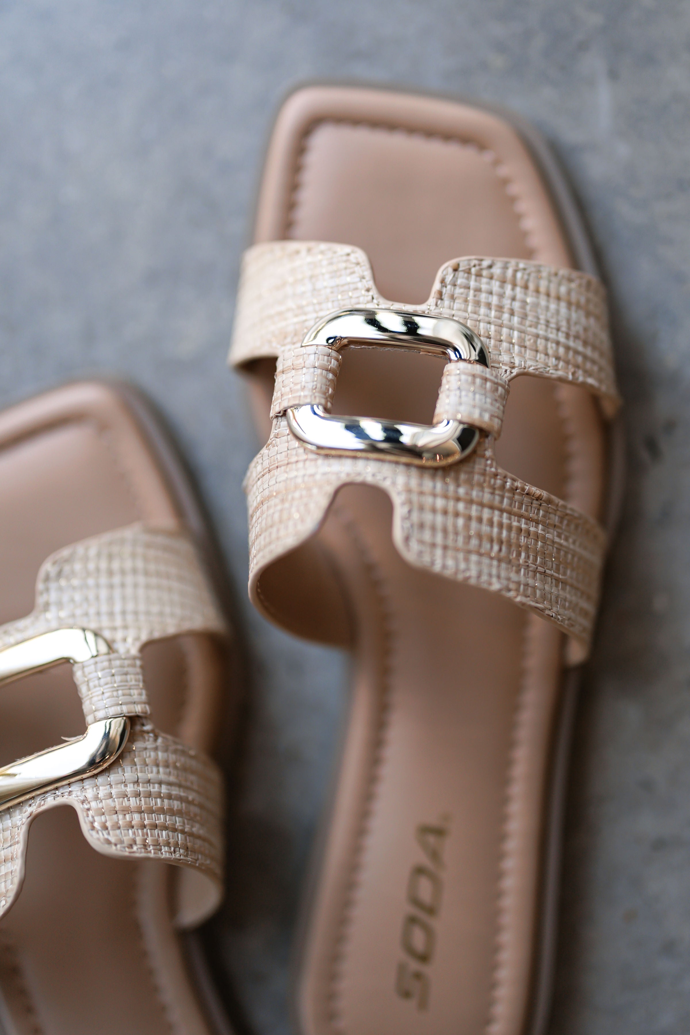 Soda: Feng Sandal - Raffia Natural/Gold