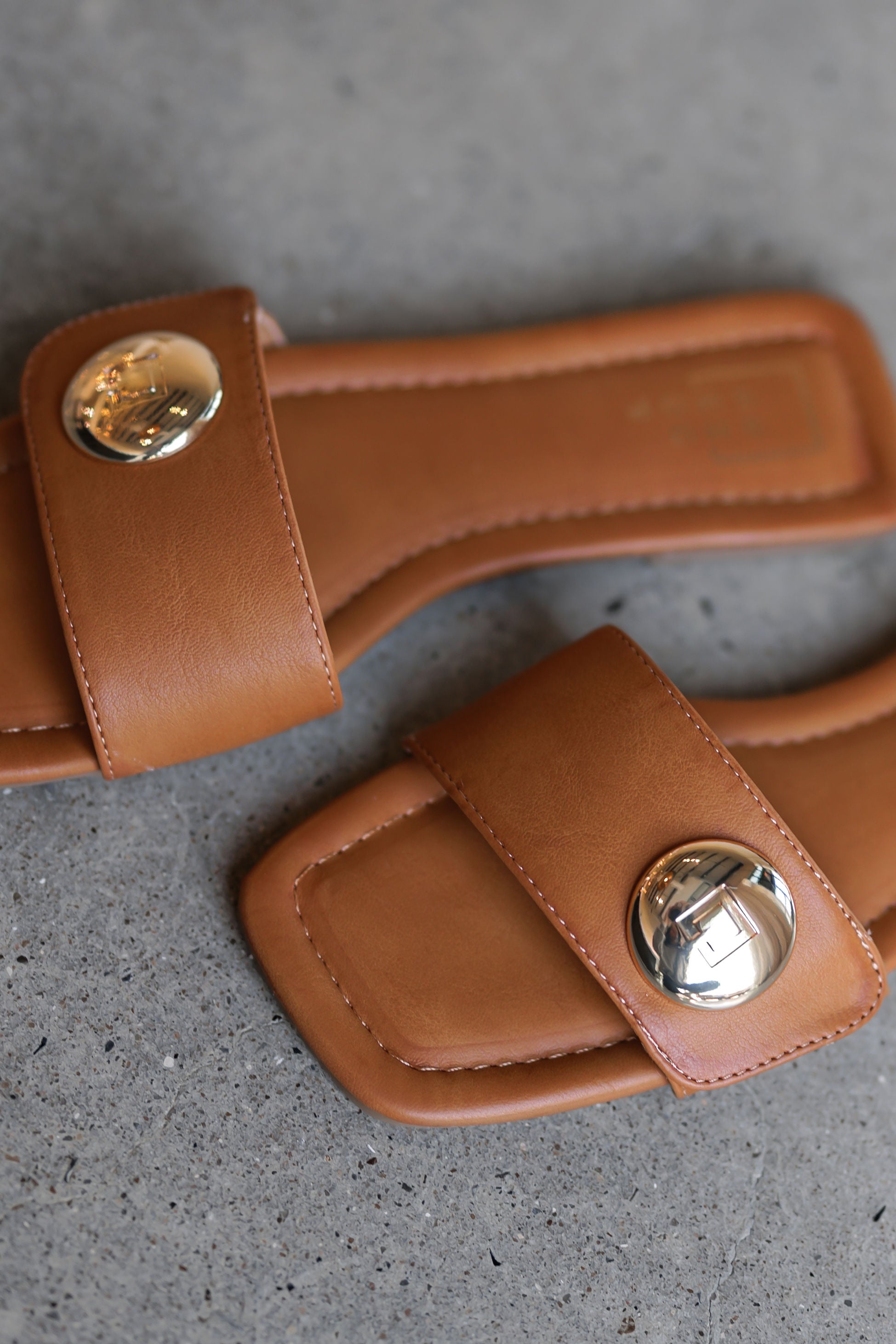 ShuShop: Colette Sandal - Camel