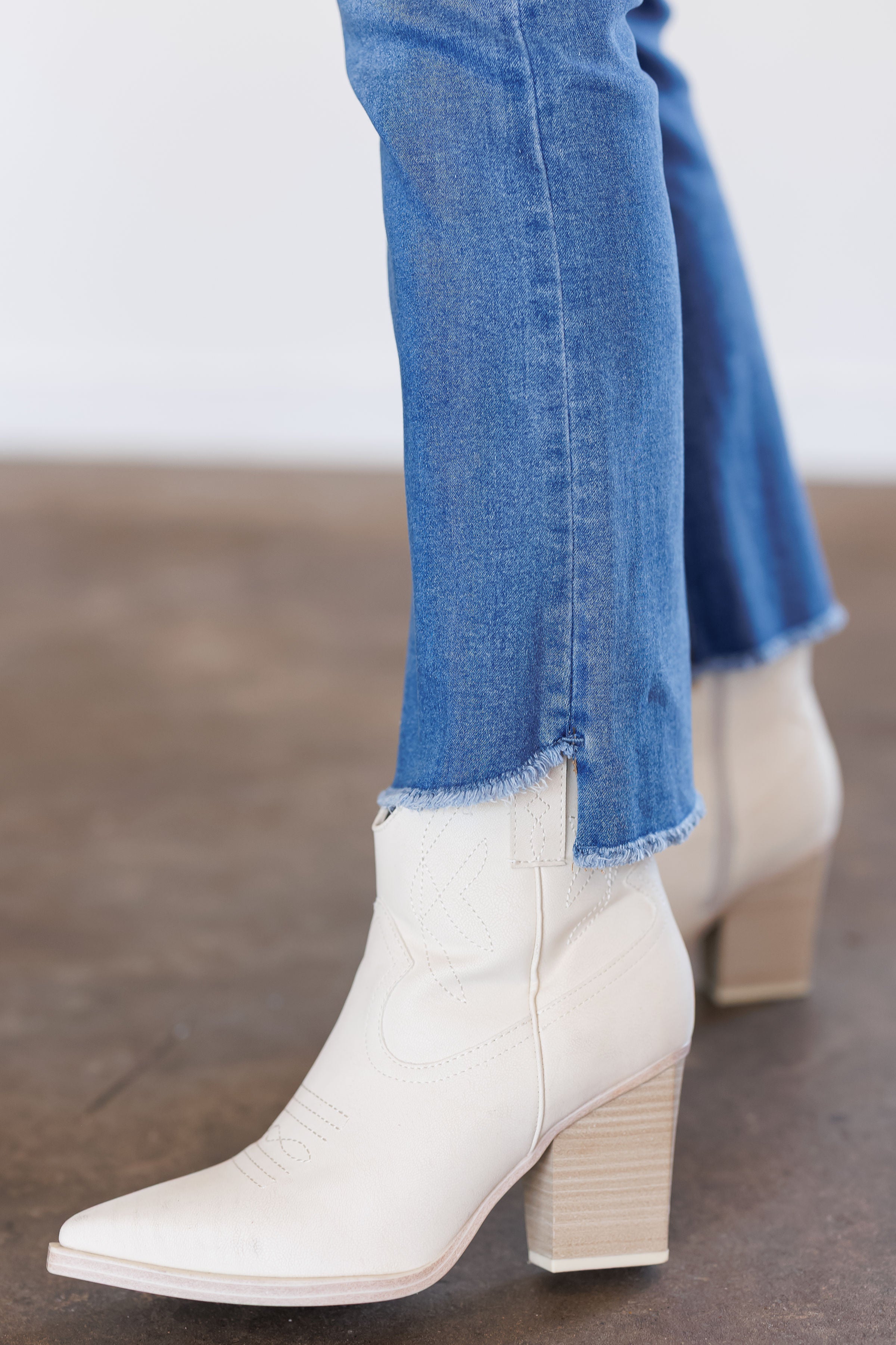 Darrion Mid Rise Crop Flare Jeans