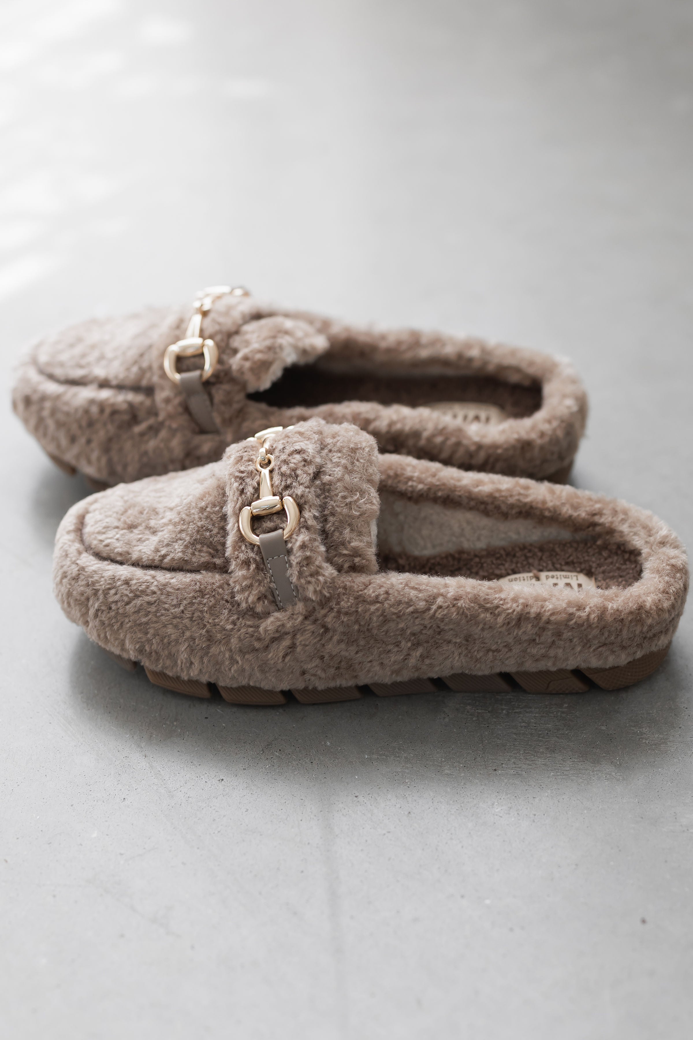 MIA: Cocoa Slippers - Camel