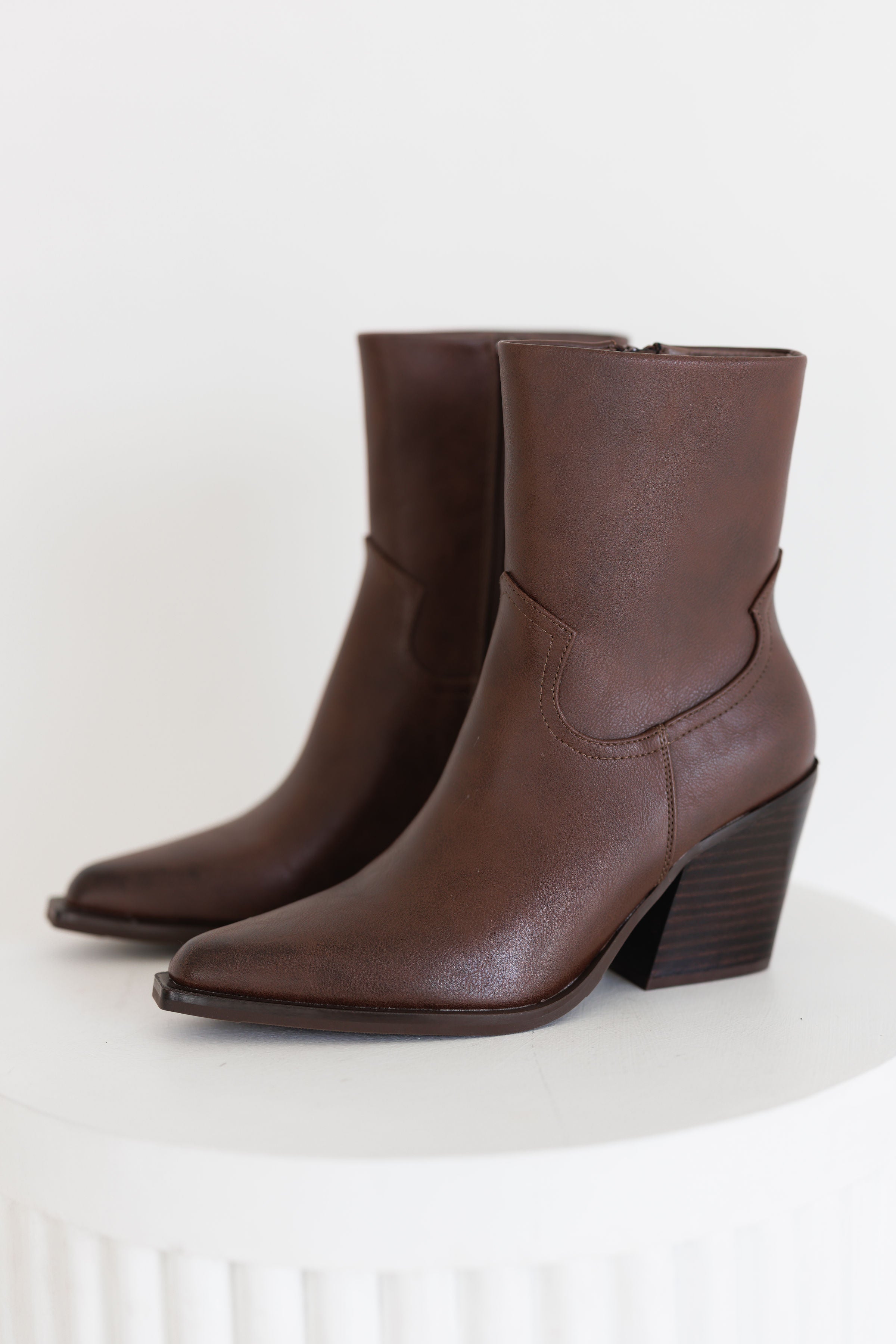 ShuShop: Victoria Boot - Cognac