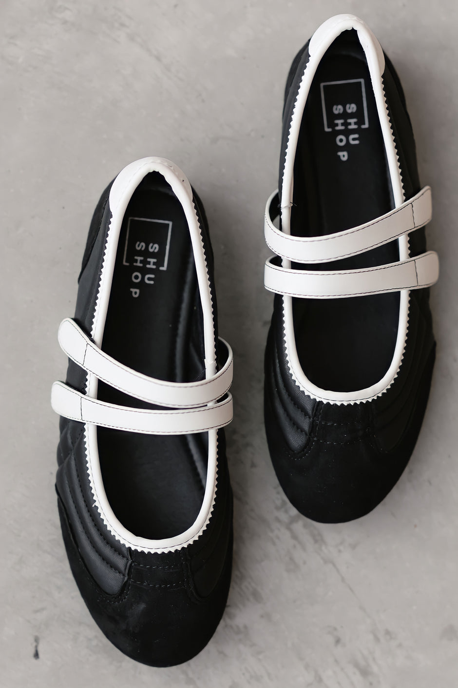 ShuShop: Salome Flat - Black